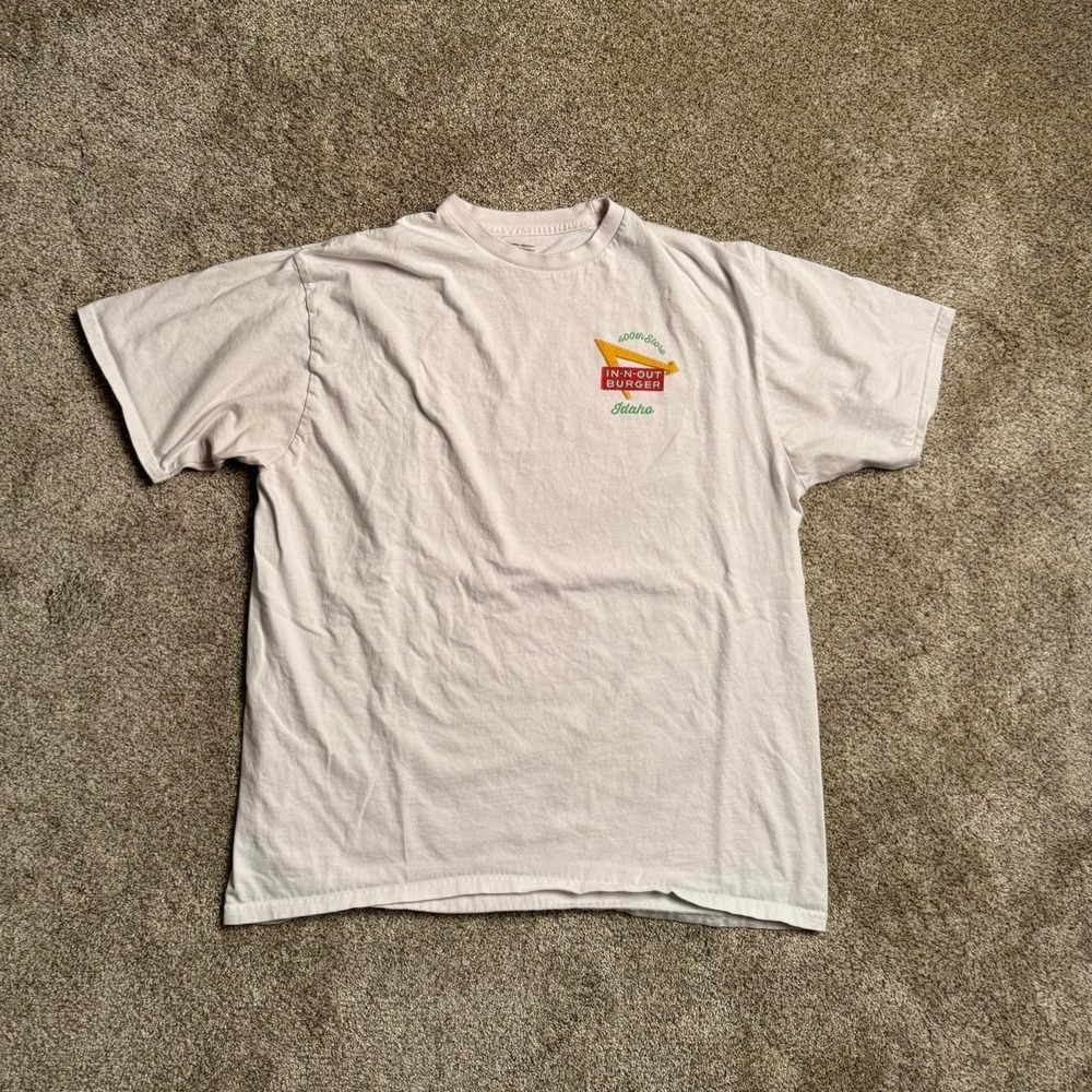 WHITE IN-N-OUT "400TH STORE" GRAPHIC TEE